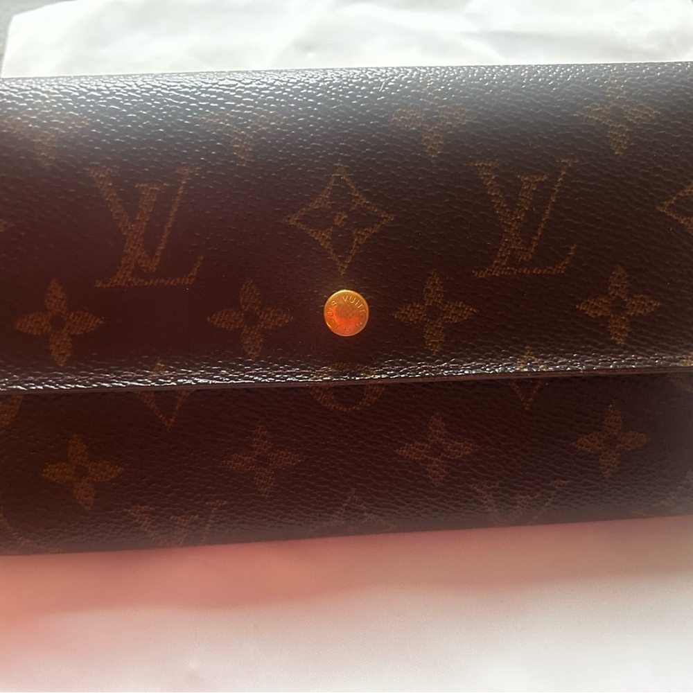 Authentic Louis Vuitton Monogram Wallet - comes with COA - gently pre-loved